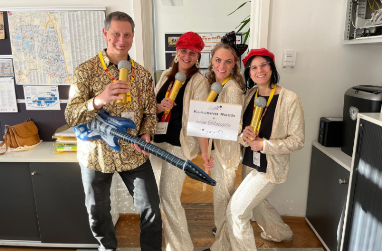 Klausino Rossi und Glitzergirls